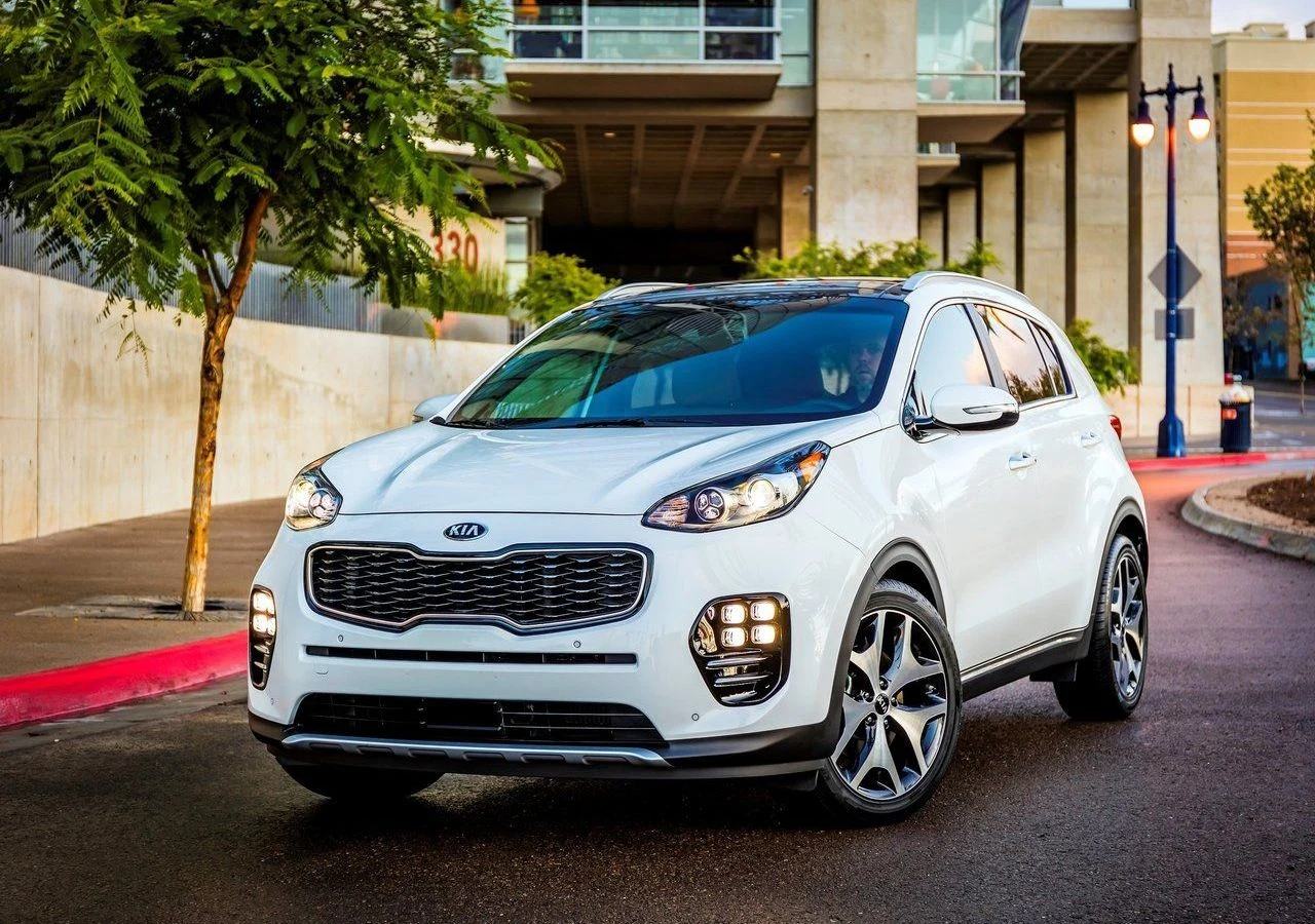 Zaprezentowana w 2015 roku najnowsza odsłona tego modelu ma długość 4480 mm, jest więc o 40 mm większa. Samochód może być wyposażony w jeden z trzech silników. Odmiana benzynowa o pojemności 1,6 litra występuje w wersji 132 KM lub 177 KM, natomiast diesel ma pojemność 1,7 litra (115 KM, 141 KM) lub 2 litry (136 KM lub 185 KM). Ceny samochodu zaczynają się od 75 990 zł. Zaprezentowana w 2015 roku najnowsza odsłona tego modelu ma długość 4480 mm, jest więc o 40 mm większa. Samochód może być wyposażony w jeden z trzech silników. Odmiana benzynowa o pojemności 1,6 litra występuje w wersji 132 KM lub 177 KM, natomiast diesel ma pojemność 1,7 litra (115 KM, 141 KM) lub 2 litry (136 KM lub 185 KM). Ceny samochodu zaczynają się od 75 990 zł.