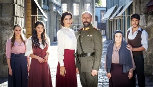 Halit Ergenç i Bergüzar Korel jako Cevdet i Azize w "Zranionej miłości". Inaczej mówiąc, są małżonkami nie tylko w życiu, ale i na ekranie
