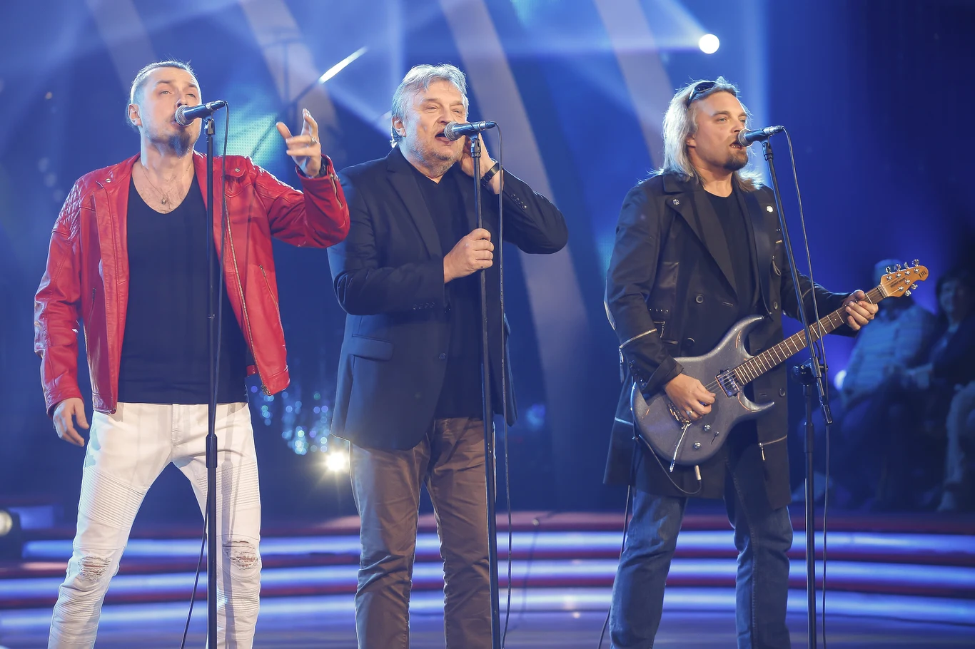 Obecnie Krzysztof Cugowski występuje ze swoimi synami Piotrem i Wojciechem Obecnie Krzysztof Cugowski występuje ze swoimi synami Piotrem i Wojciechem