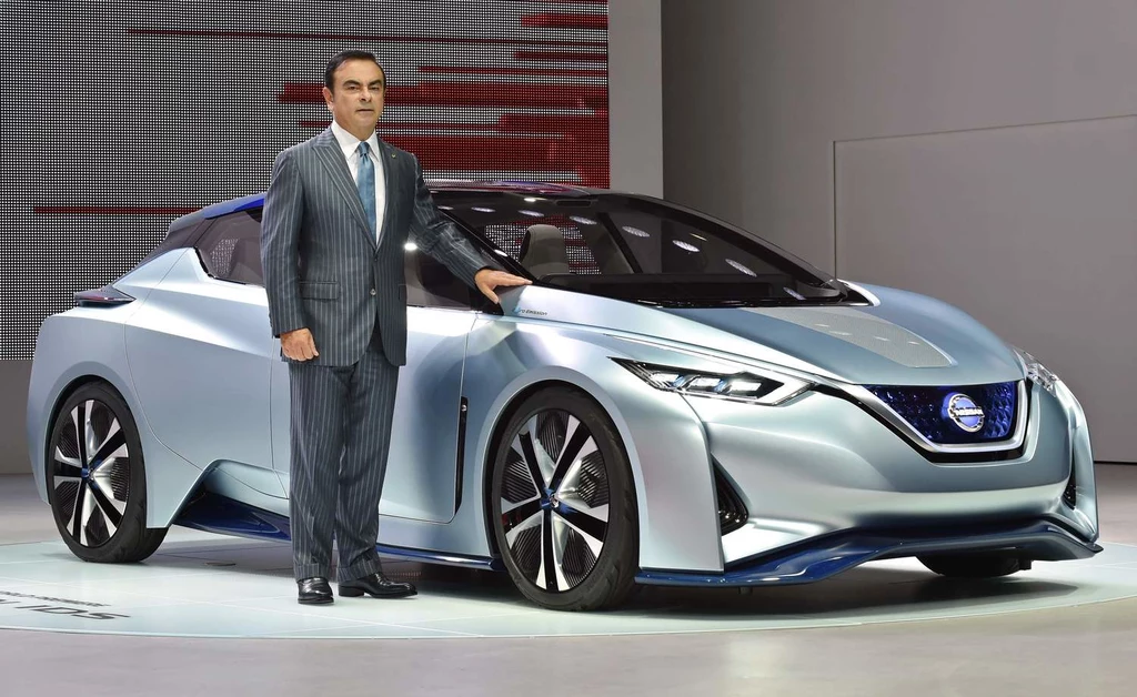 Carlos Ghosn z prototypem Nissan IDS