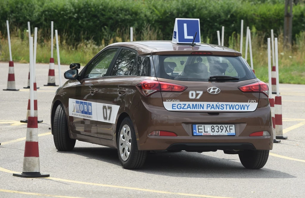 Obecnie większość osób potrzebuje kilku podejść, aby zdać egzamin na prawo jazdy. Czy nowy pomysł mógłby to zmienić?