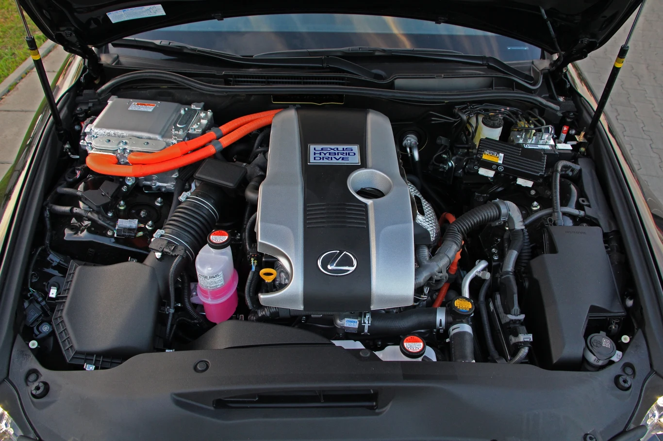 Hybrydowy układ napędowy w Lexusie IS 300h