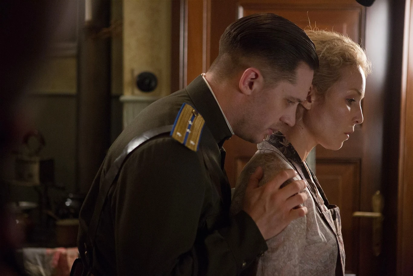 Także w kolejnym filmie gwiazda spotkała się na planie z Tomem Hardym. W kryminalnym thrillerze "System" (2015), którego scenariusz oparto na powieści Toma Roba Smitha z 2008 r., opowiadającej o serii tajemniczych morderstwach popełnionych na dzieciach w Związku Radzieckim w latach 50., aktorka zagrała męża policjanta badającego zagadkową sprawę.