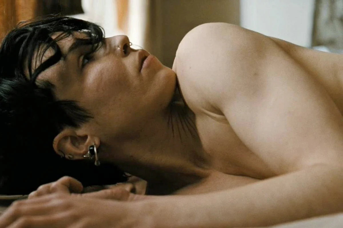 Przełomem w karierze artystki była kreacja Lisbeth Salander w szwedzkich ekranizacjach trylogii "Millennium" Stiega Larssona. Aktorka udowodniła, że nie boi się wyzwań, a pełne brutalności sceny seksu z Rapace w roli głównej przeszły do historii kina. Thriller "Millennium: Mężczyźni, którzy nienawidzą kobiet" (2009) i dwie kolejne części cyklu, "Millennium: Dziewczyna, która igrała z ogniem" oraz "Millennium: Zamek z piasku, który runął" (obie z 2009 roku), sprawiły, że Rapace zainteresowało się Hollywood. Chociaż w amerykańskim remake'u "Millennium" w Lisbeth wcieliła się Rooney Mara, nie ulega wątpliwości, że to właśnie stworzona przez Szwedkę przekonująca kreacja młodej hakerki otworzyła jej drogę do ról w powstających w USA superprodukcjach.