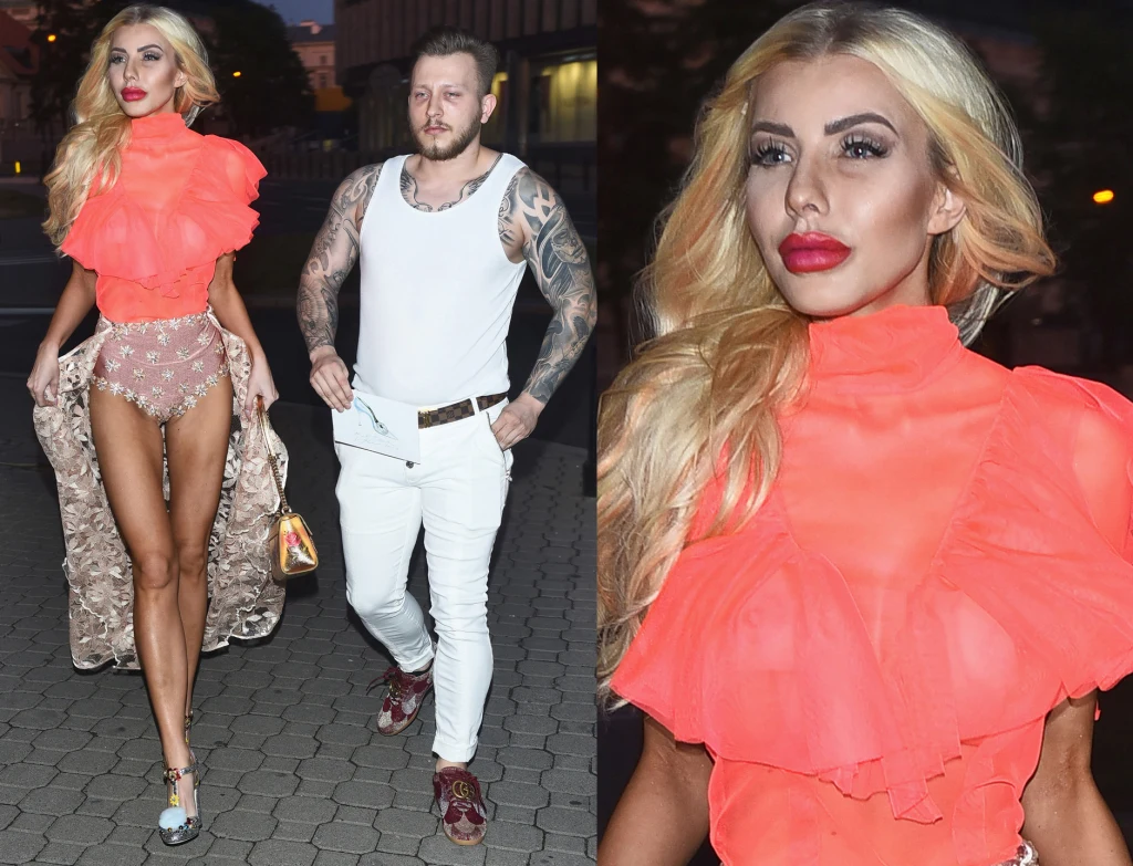 Żywa lalka Barbie na pokazie kolekcji