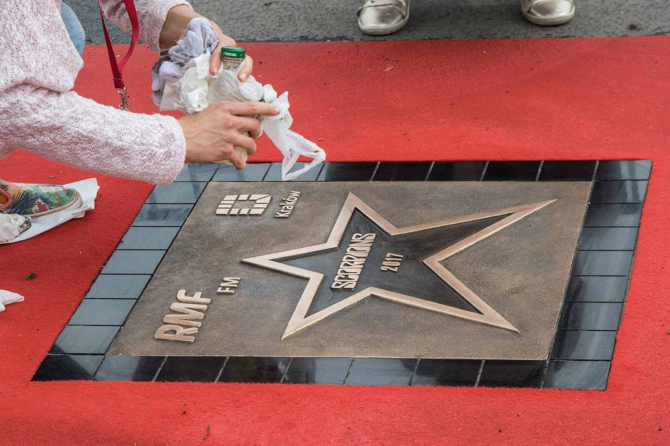 Scorpions odsłonili swoją gwiazdę w Alei Gwiazd w Krakowie Scorpions odsłonili swoją gwiazdę w Alei Gwiazd w Krakowie