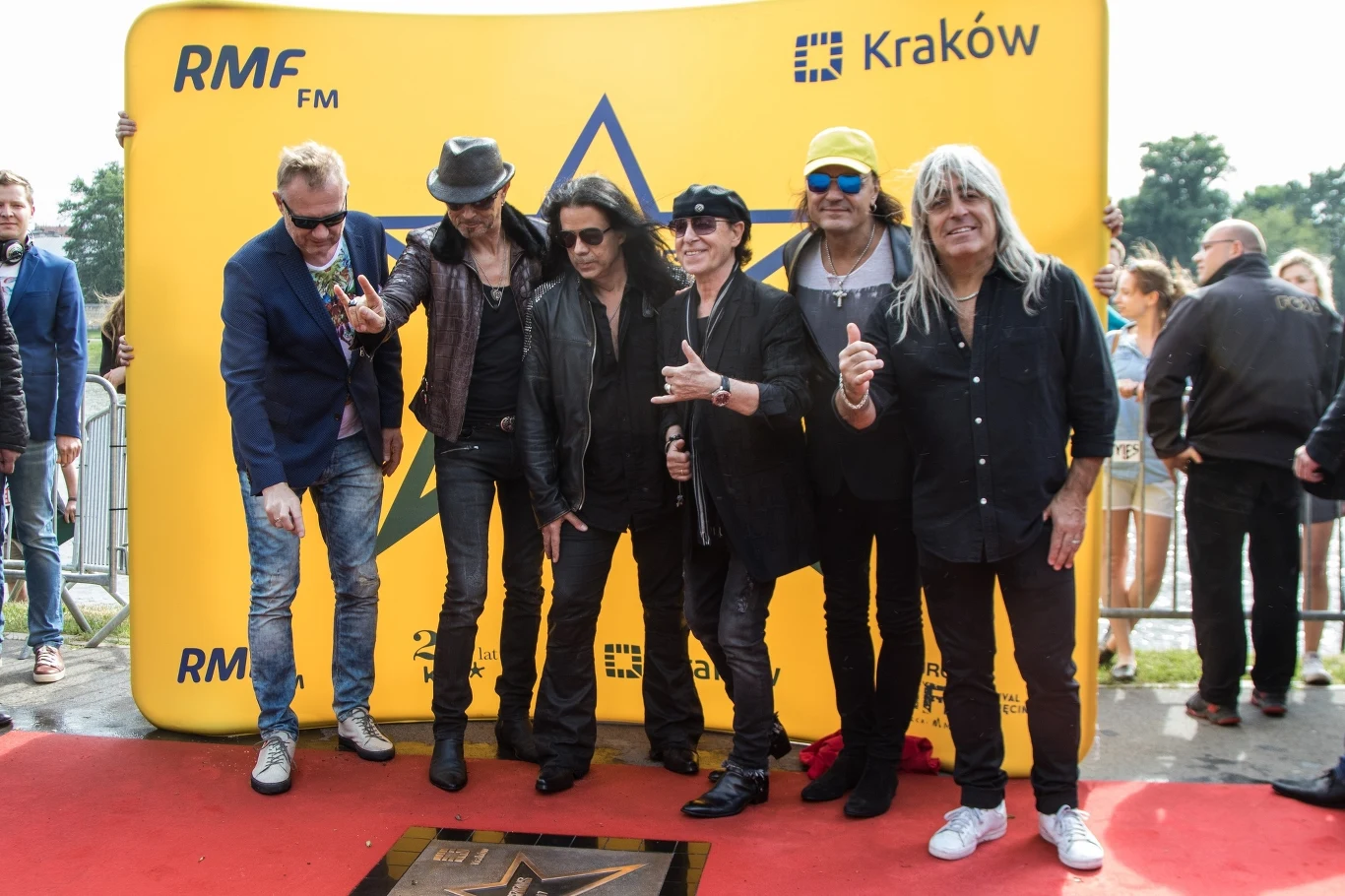 Scorpions odsłonili swoją gwiazdę w Alei Gwiazd w Krakowie Scorpions odsłonili swoją gwiazdę w Alei Gwiazd w Krakowie