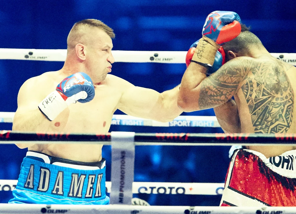 Tomasz Adamek nie miał litości dla Solomona Haumono. Tomasz Adamek nie miał litości dla Solomona Haumono.