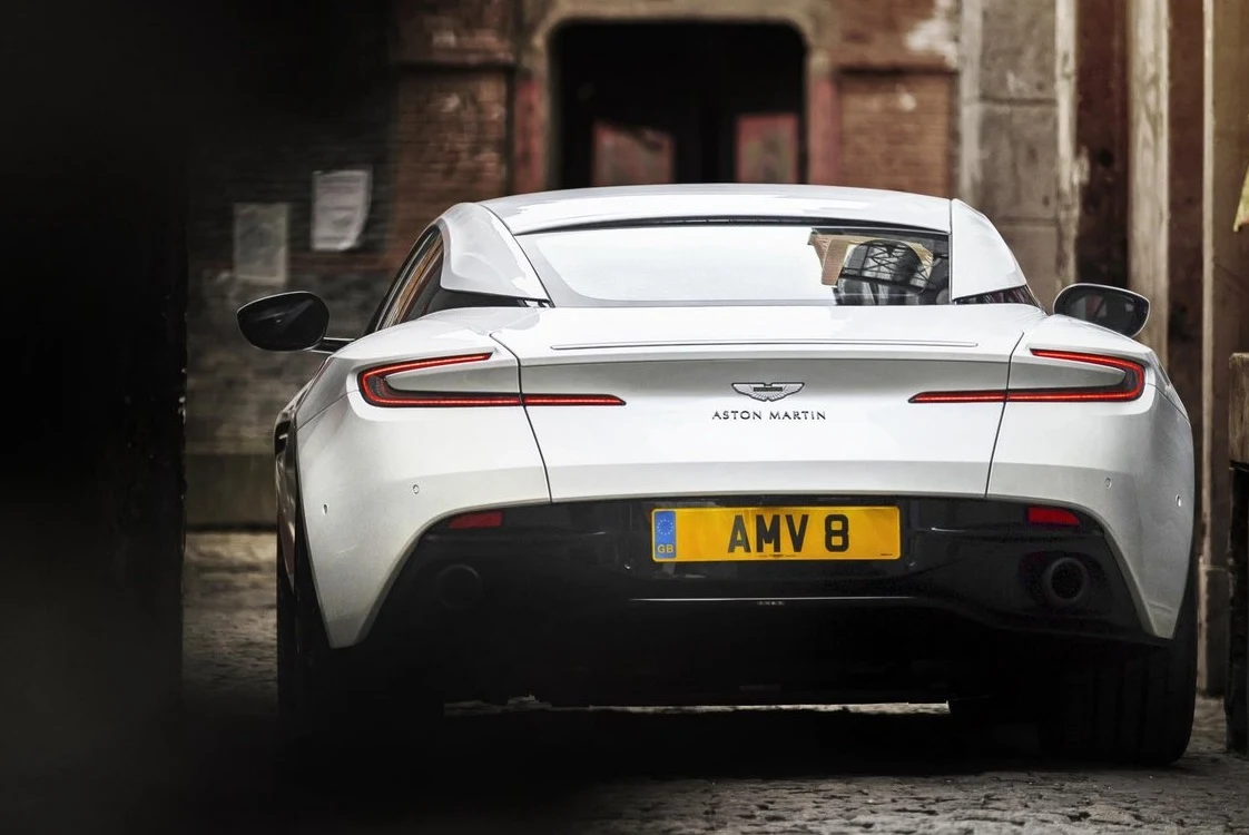 Aston Martin DB11 V8