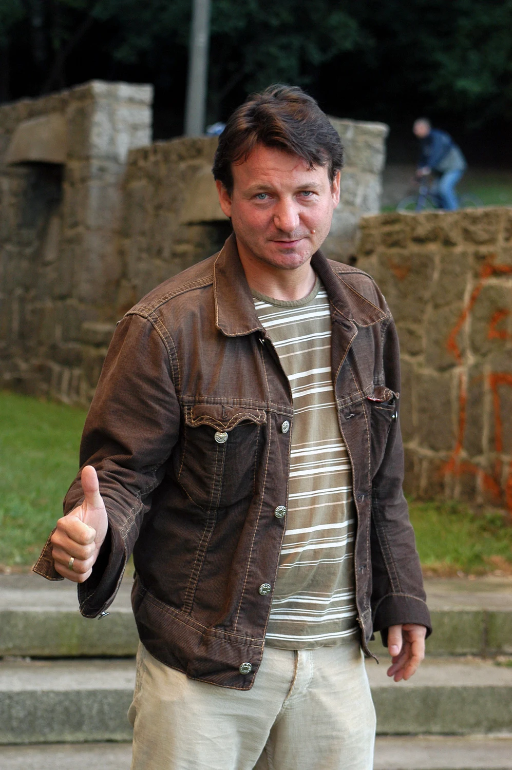 Zaufał i polubił Więckiewicza na tyle, że w kolejnych filmach wciąż na niego stawiał (po "Vinci" aktor zagrał m.in. w wyreżyserowanym przez twórcę segmencie "Sushi", składającym się na nowelowy "Solidarność, Solidarność..."). Sęk w tym, że oprócz reżysera "Kilera" wciąż nikt inny nie chciał powierzyć głównej roli Więckiewiczowi.

Z tego powodu aktor po raz kolejny musiał się zadowolić zaledwie epizodami w "Fundacji" Filipa Bajona, telewizyjnej "Miłości w przejściu podziemnym" Janusza Majewskiego czy "Francuskim numerze" Roberta Wichrowskiego. Swego rodzaju szansą był udział w obrazie Łukasza Karwowskiego "Południe-Północ", gdzie artysta dostał aż pięć ról (Zakonnik / Kleń / Grzybiarz / Tirowiec / Maniek), ale nawet wówczas "pierwsze skrzypce" grali Agnieszka Grochowska i podobnie jak w "Vinci" (już dużo bardziej znany) Borys Szyc.