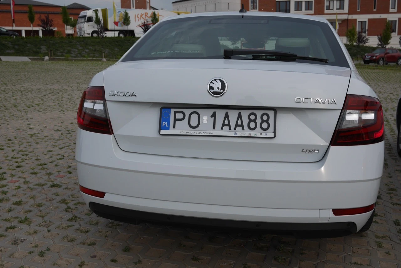 Skoda 2.0 TDI 150 KM 4x4 DSG Style kontra Skoda Octavia 1.4 TSI 140 KM 6M 
