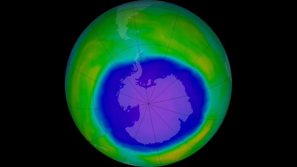 Dziura ozonowa nad Antarktyką w październiku 2015 r.