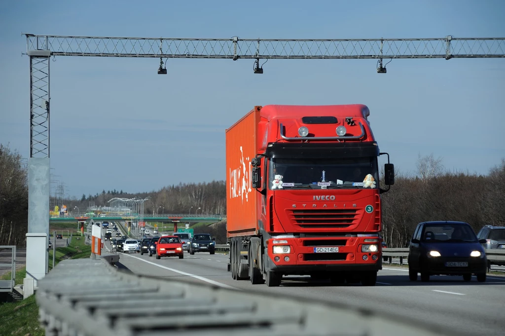 System przynosi 4-5 mln zł dziennie. A rząd chce podwyżki opłaty paliwowej