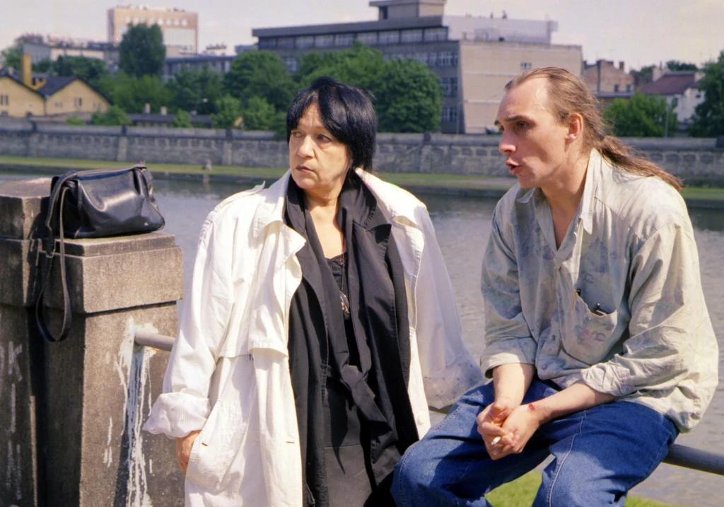 Piętnaście lat młodszy Paweł Ryniewicz został jej partnerem i powiernikiem tajemnic. Piętnaście lat młodszy Paweł Ryniewicz został jej partnerem i powiernikiem tajemnic.