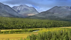 Górzysty krajobraz Norwegii / zdj. ilustracyjne