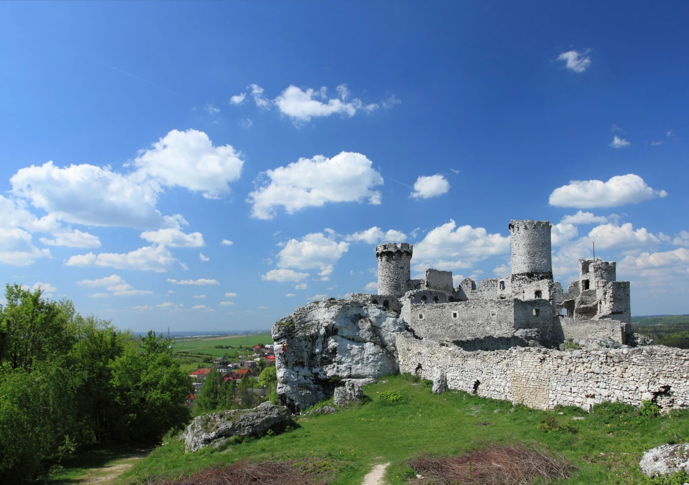 Zamek w Ogrodzieńcu robi wrażenie z każdej strony