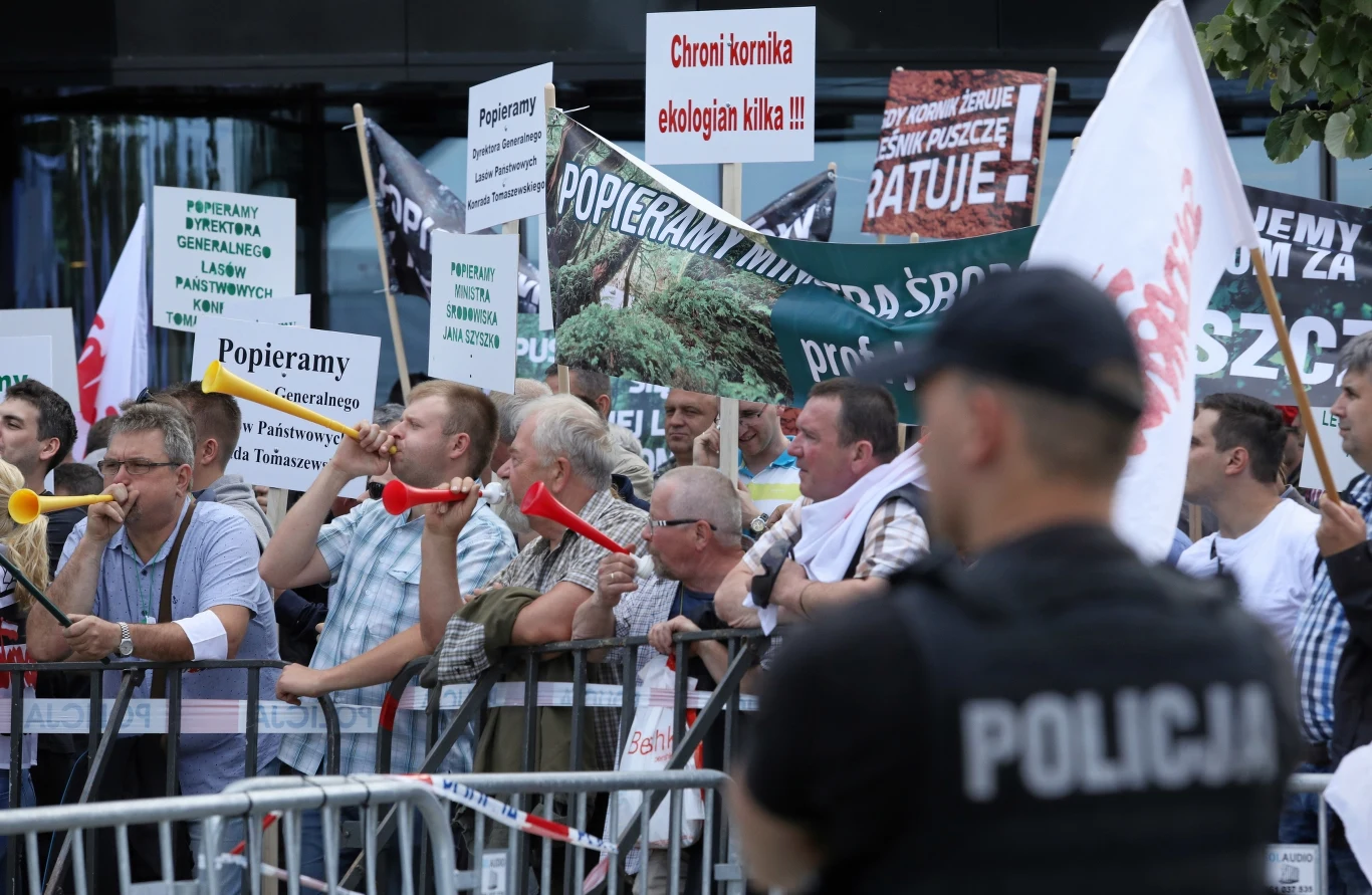 Puszcza Białowieska to jedyny w Polsce obiekt przyrodniczy wpisany na Listę Światowego Dziedzictwa UNESCO. Na kolejnym spotkaniu Komitetu UNESCO w 2018 roku Puszcza Białowieska może znaleźć się na Liście Światowego Dziedzictwa w Zagrożeniu. Puszcza Białowieska to jedyny w Polsce obiekt przyrodniczy wpisany na Listę Światowego Dziedzictwa UNESCO. Na kolejnym spotkaniu Komitetu UNESCO w 2018 roku Puszcza Białowieska może znaleźć się na Liście Światowego Dziedzictwa w Zagrożeniu.