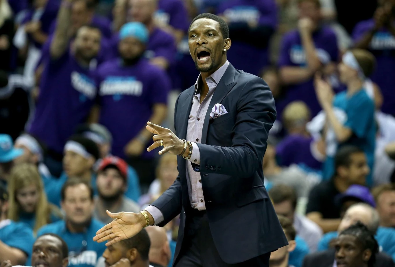 Chris Bosh musiał oglądać mecze kolegów zza linii bocznej Chris Bosh musiał oglądać mecze kolegów zza linii bocznej