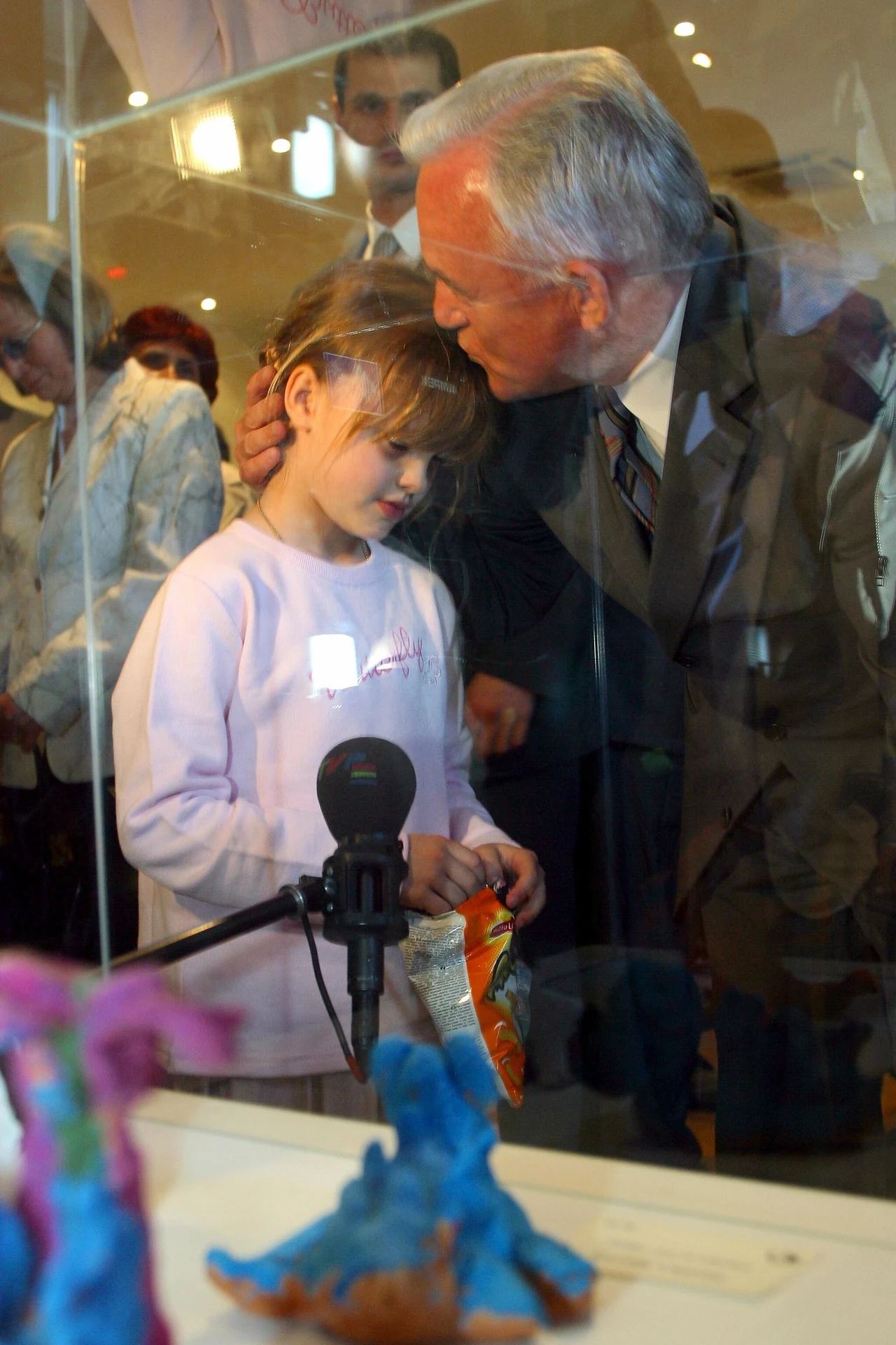 Miller z wnuczką przed laty Miller z wnuczką przed laty