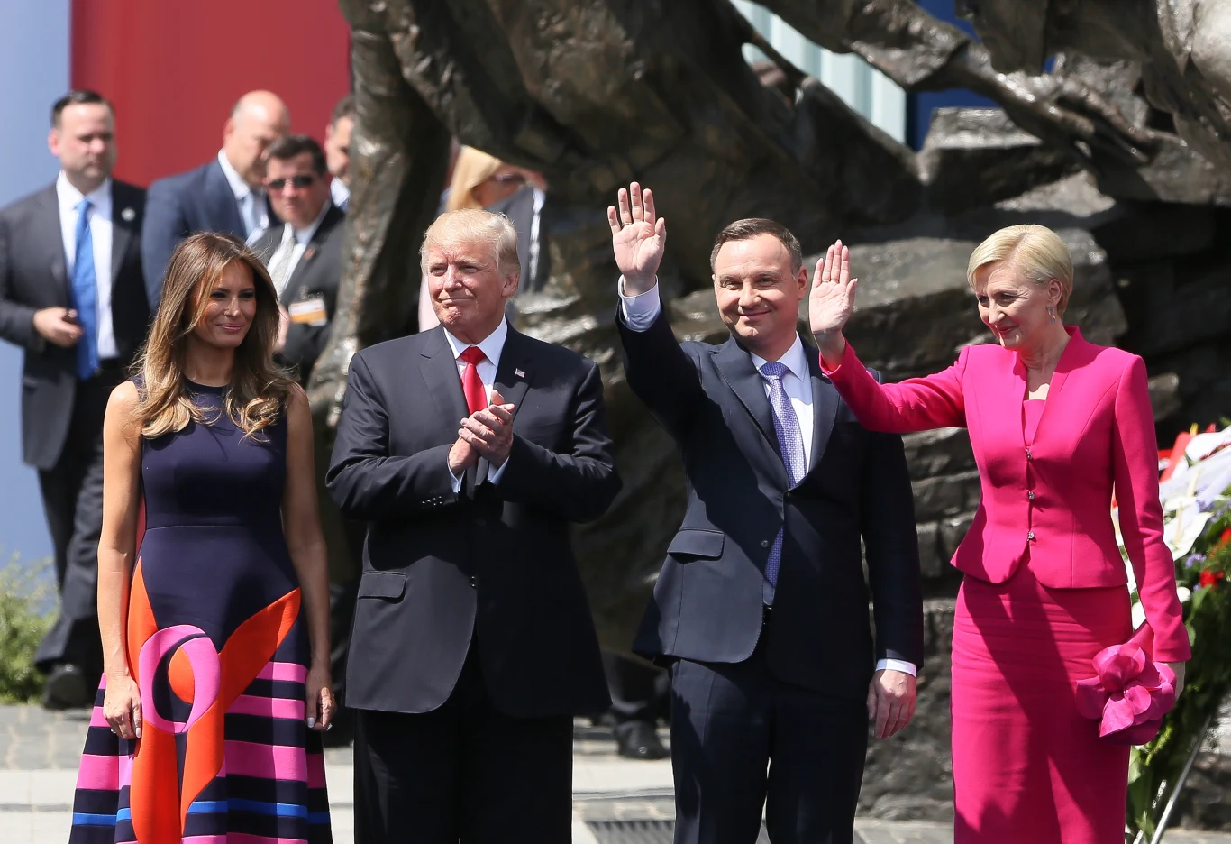 Prezydent Stanów Zjednoczonych Ameryki Donald Trump z małżonką Melanią Trump i prezydent RP Andrzej Duda z małżonką Agatą Kornhauser-Dudą na placu Krasińskich w Warszawie Prezydent Stanów Zjednoczonych Ameryki Donald Trump z małżonką Melanią Trump i prezydent RP Andrzej Duda z małżonką Agatą Kornhauser-Dudą na placu Krasińskich w Warszawie