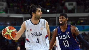 Milosz Teodosić (z lewej)