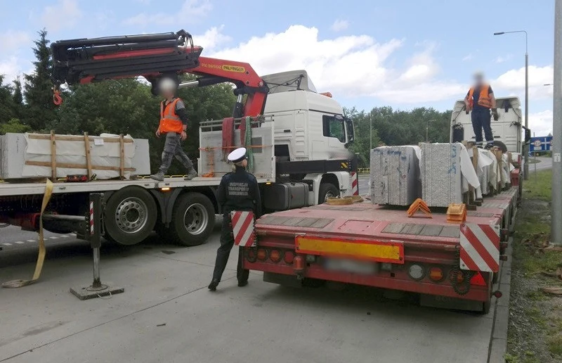 Samochód musiał zostać rozładowany Samochód musiał zostać rozładowany