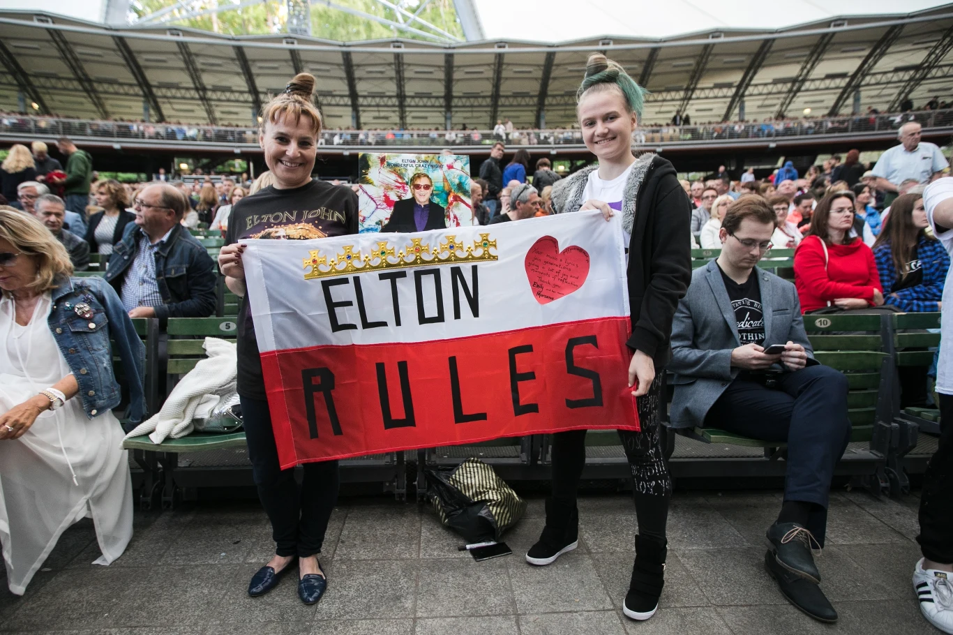 "Elton rządzi" - przekonują fanki