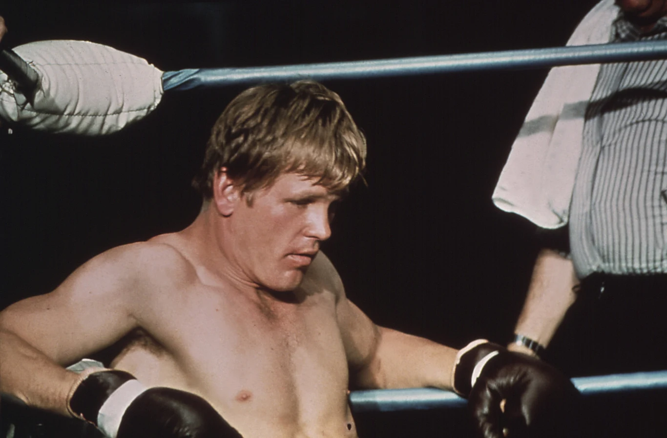 Początkowo Toma miał zagrać Jeff Bridges. Na szczęście nie miał czasu