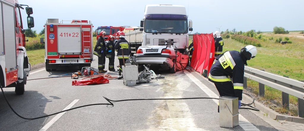 Zdjęcie z miejsca wypadku na drodze krajowej nr 22