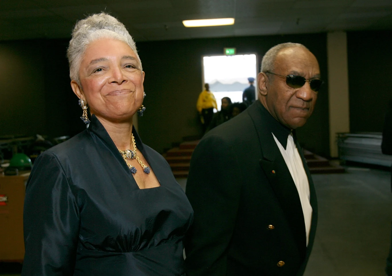 Przez cały czas trwania procesu - podobnie jak przez lata telewizyjnej i filmowej kariery - przy Cosbym trwała jego żona, Camille O. Cosby. Para jest małżeństwem od 1964 roku, dochowała się piątki dzieci, czterech córek: Eriki, Erinn, Ensy, Evin i syna Ennisa, który został zamordowany w 1997 roku, a także wielu wnucząt.
Gdy w 2014 roku wokół Cosby'ego rozpętała się burza, żona go nie opuściła, ale jego kariera, w dużej mierze z powodu seksualnych oskarżeń, załamała się. Stacje telewizyjne wycofały się z projektów widowisk i seriali z jego udziałem.