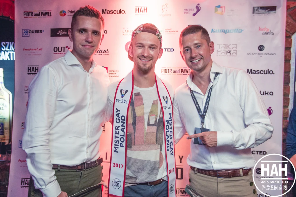 Dawid i Jakub z Misterem Gay Poland 2017 Kacprem Sobieralskim (w środku)