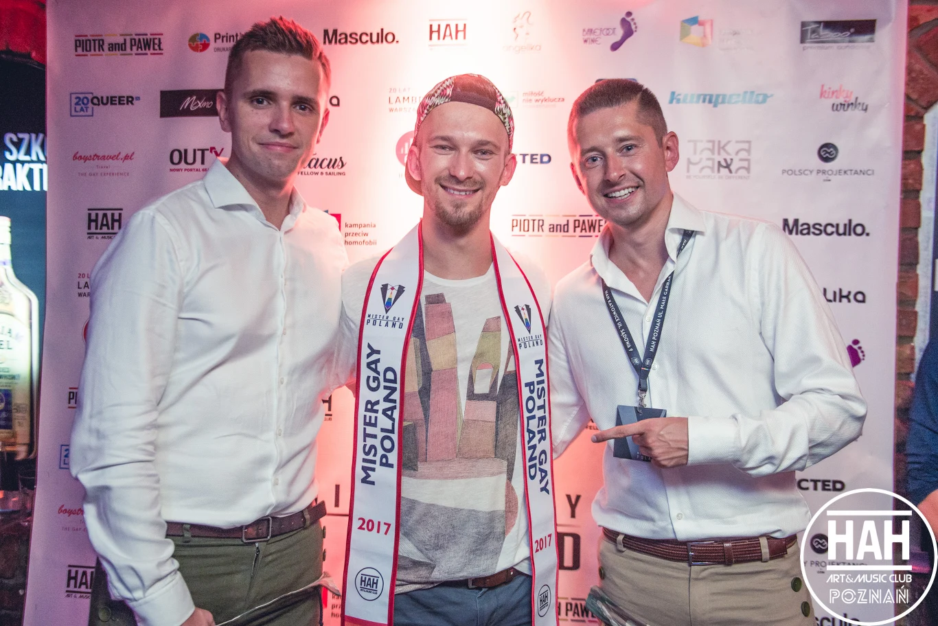 Dawid i Jakub z Misterem Gay Poland 2017 Kacprem Sobieralskim (w środku) Dawid i Jakub z Misterem Gay Poland 2017 Kacprem Sobieralskim (w środku)