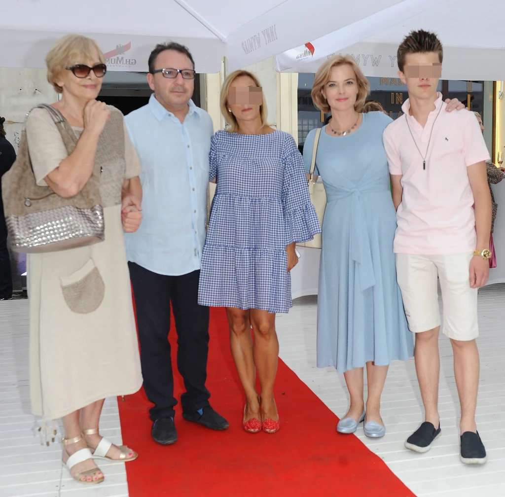 Rodzina trzyma się razem! Rodzina trzyma się razem!