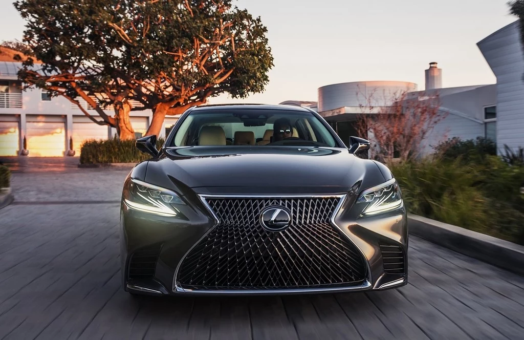 Lexus LS