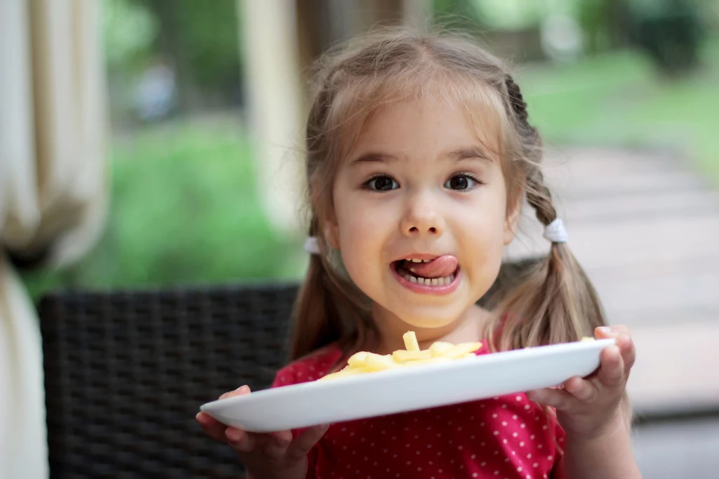 Dzieci lubią frytki, ale nie powinny jeść ich często 