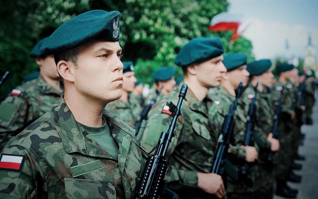 Po ukończeniu szkolenia żołnierze WOT składają przysięgę Po ukończeniu szkolenia żołnierze WOT składają przysięgę