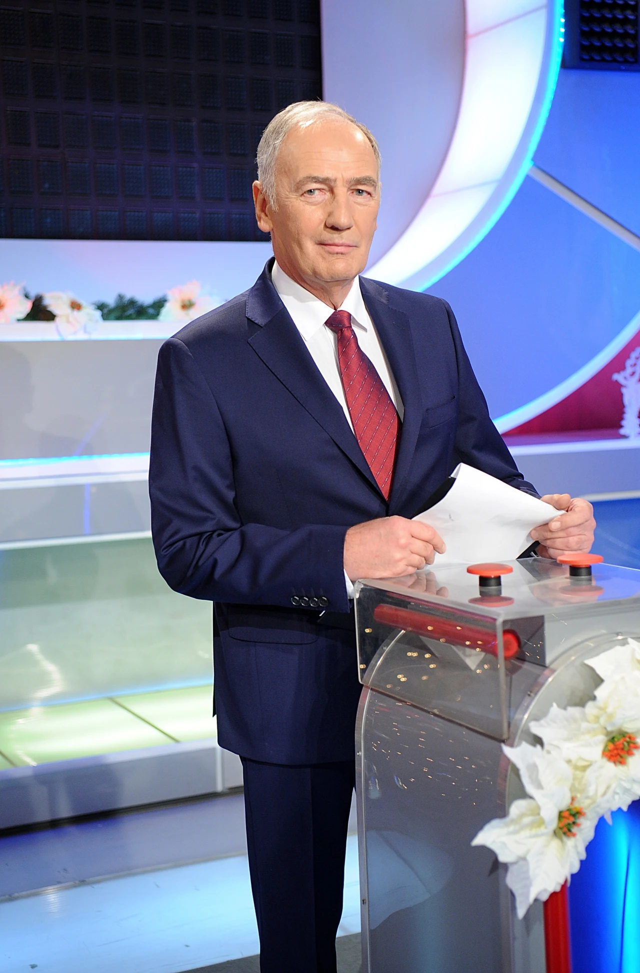 Widzowie pokochali go w roli gospodarza teleturnieju "Familiada" Widzowie pokochali go w roli gospodarza teleturnieju "Familiada"