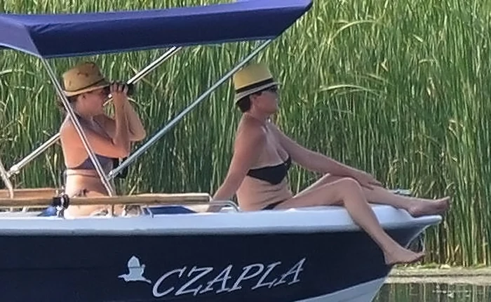 Aleksandra i Jolanta Kwaśniewskie na łódce Aleksandra i Jolanta Kwaśniewskie na łódce