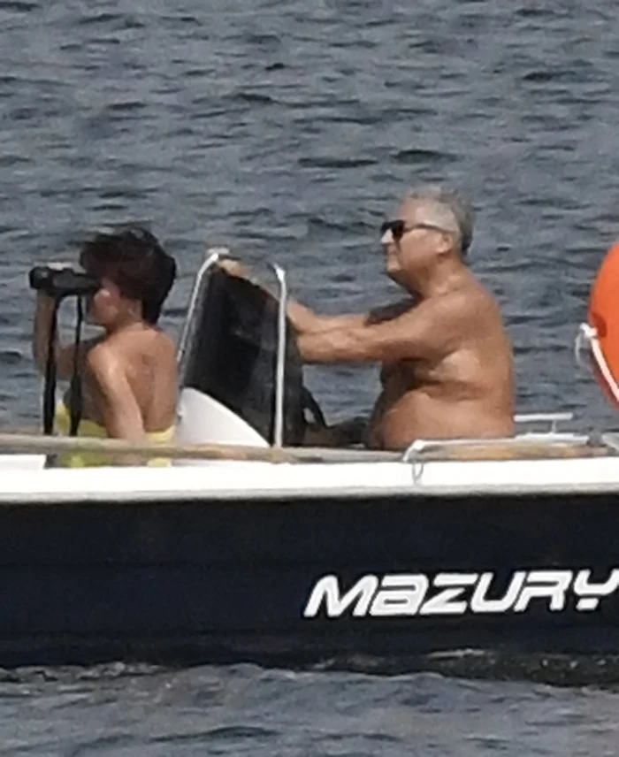 Były prezydent sterował łodzią, a małżonka podziwiała widoki! Były prezydent sterował łodzią, a małżonka podziwiała widoki!