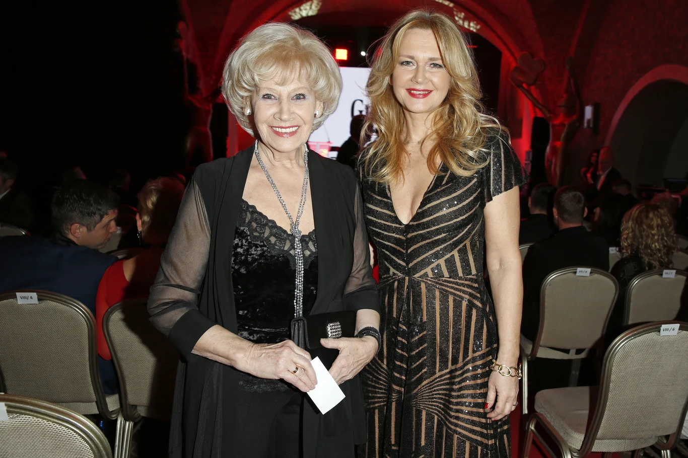 Krystyna Loska z córką Grażyną Torbicką na rozdaniu Telekamer Tele Tygodnia 2017 Krystyna Loska z córką Grażyną Torbicką na rozdaniu Telekamer Tele Tygodnia 2017