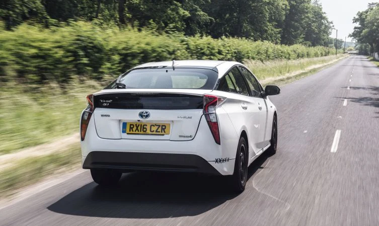 Usportowiona Toyota Prius Usportowiona Toyota Prius