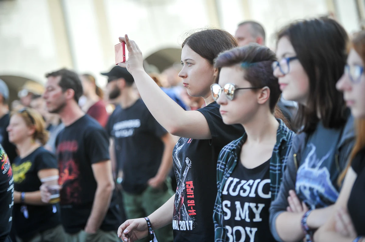 Tak się bawi publiczność podczas Jarocin Festiwal