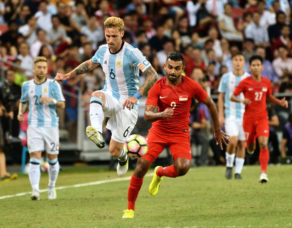 Lucas Biglia (z lewej) Lucas Biglia (z lewej)