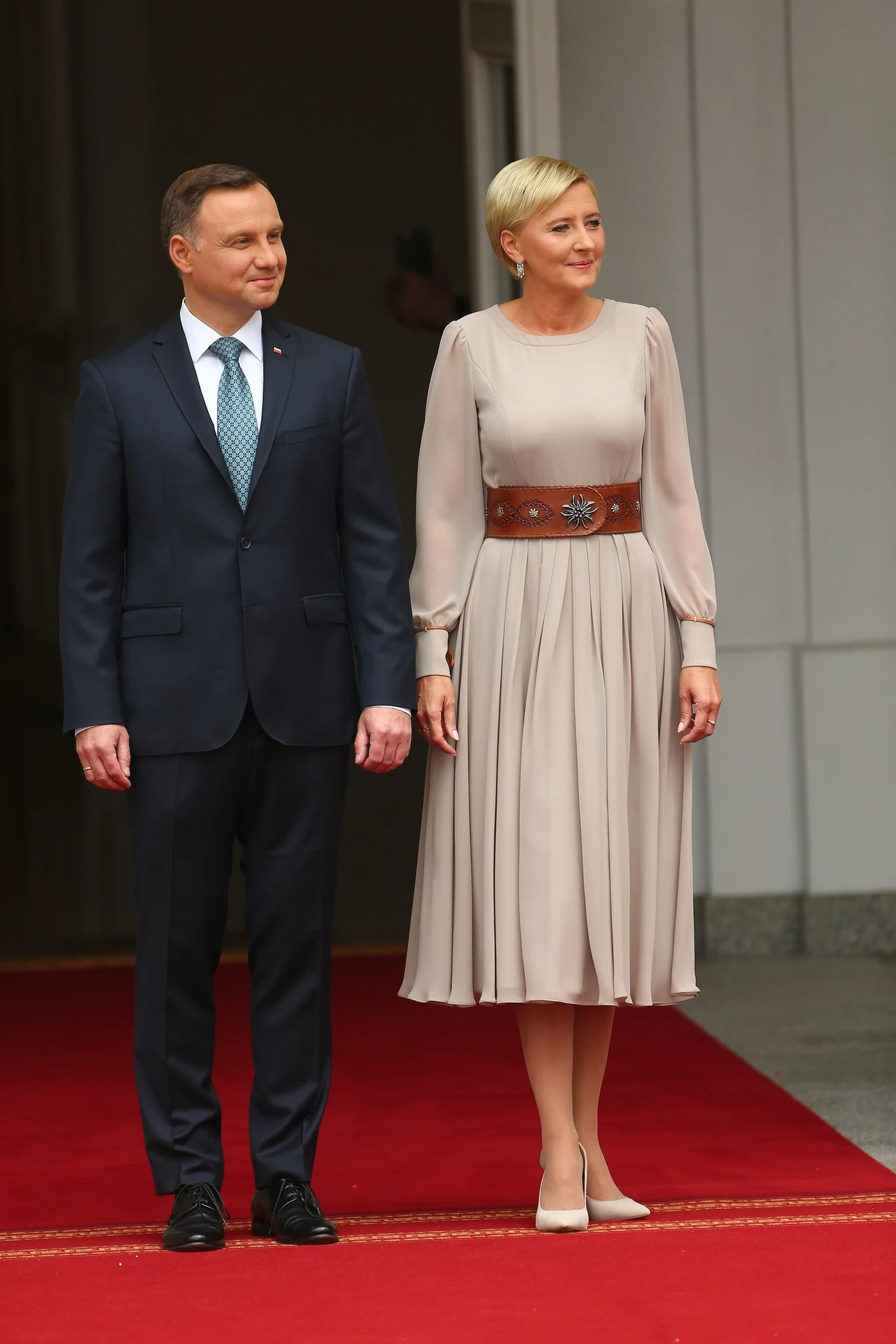 Prezydent Andrzej Duda i Agata Duda czekają na książęcą parę Prezydent Andrzej Duda i Agata Duda czekają na książęcą parę