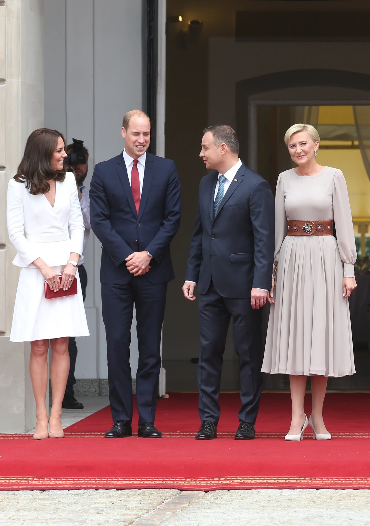 Księżna Catherine i książę William oraz prezydent RP Andrzej Duda z małżonką Agatą Kornhauser-Dudą w ogrodach Pałacu Prezydenckiego w Warszawie Księżna Catherine i książę William oraz prezydent RP Andrzej Duda z małżonką Agatą Kornhauser-Dudą w ogrodach Pałacu Prezydenckiego w Warszawie