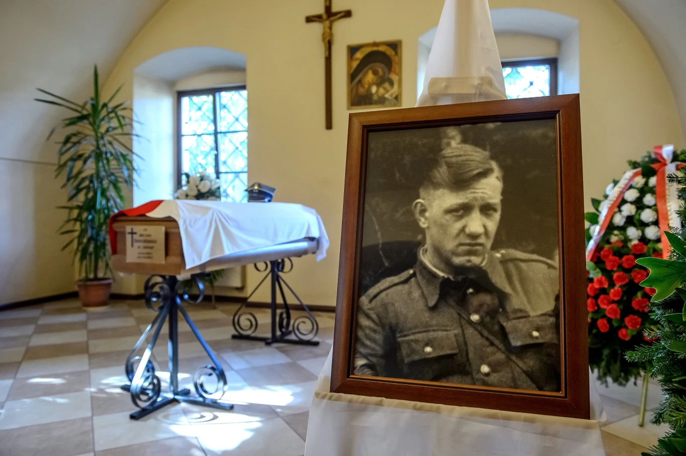 Ekshumowane z grobu znajdującego się na cmentarzu w Siemieniu, szczątki Taraszkiewicza zostały pochowane w mogile będącej symbolicznym grobem jego brata Edwarda Taraszkiewicza ps. Żelazny, którego faktyczne miejsce pochówku jest nieznane.