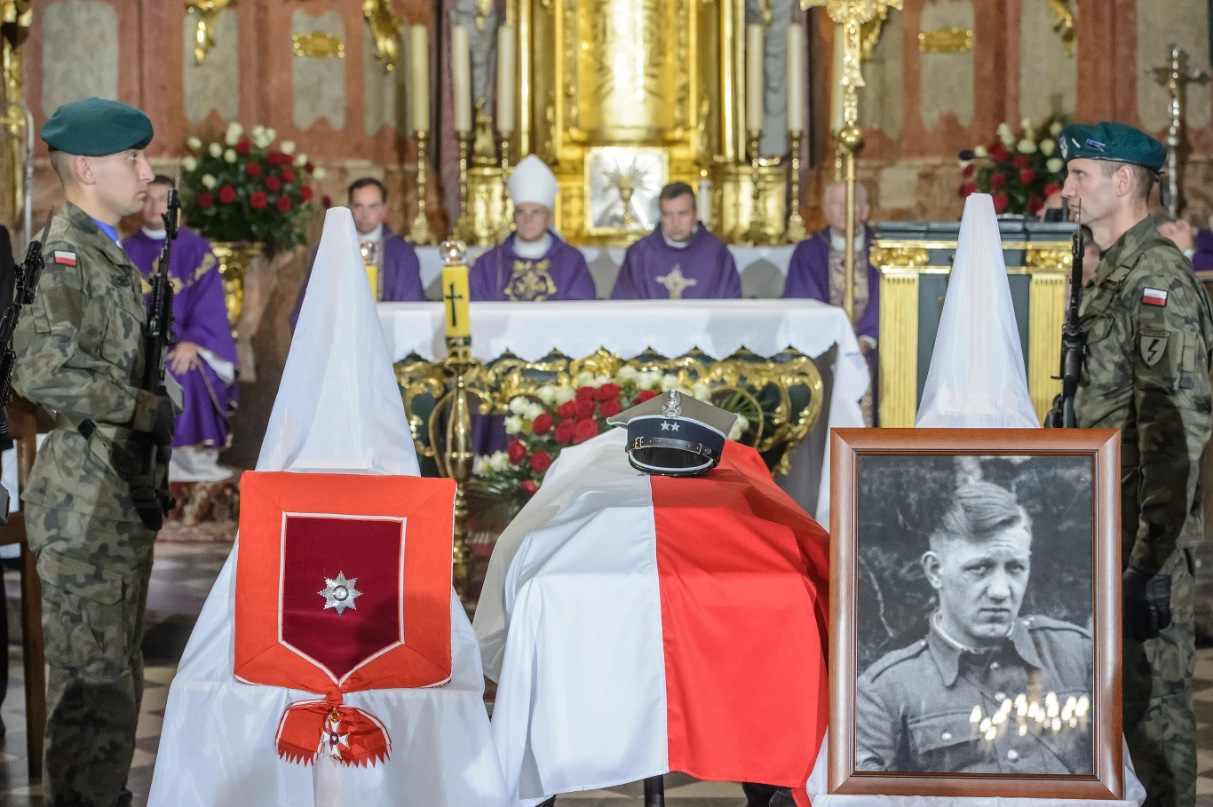 Ekshumowane z grobu znajdującego się na cmentarzu w Siemieniu, szczątki Taraszkiewicza zostały pochowane w mogile będącej symbolicznym grobem jego brata Edwarda Taraszkiewicza ps. Żelazny, którego faktyczne miejsce pochówku jest nieznane.