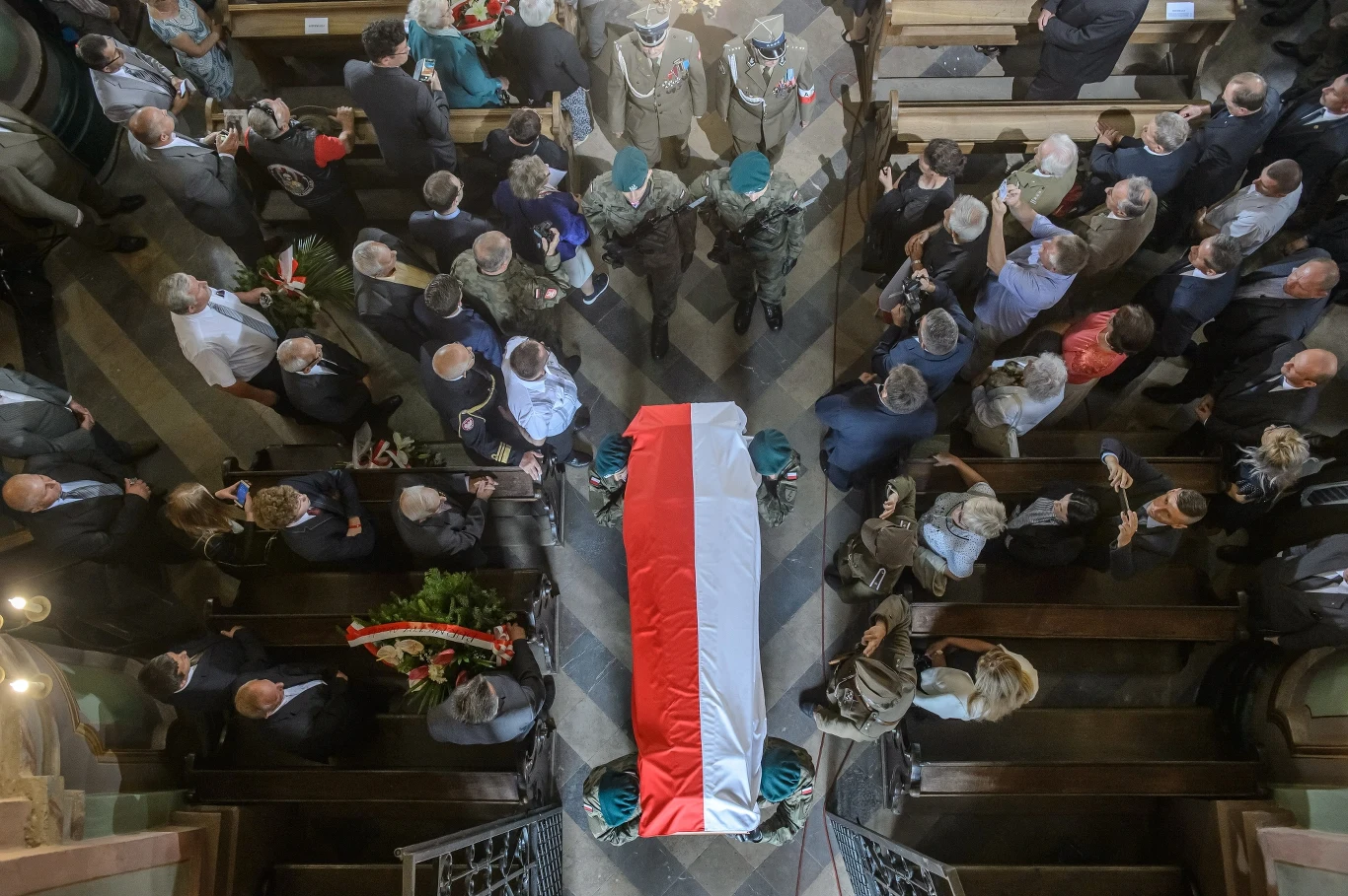 Ekshumowane z grobu znajdującego się na cmentarzu w Siemieniu, szczątki Taraszkiewicza zostały pochowane w mogile będącej symbolicznym grobem jego brata Edwarda Taraszkiewicza ps. Żelazny, którego faktyczne miejsce pochówku jest nieznane.