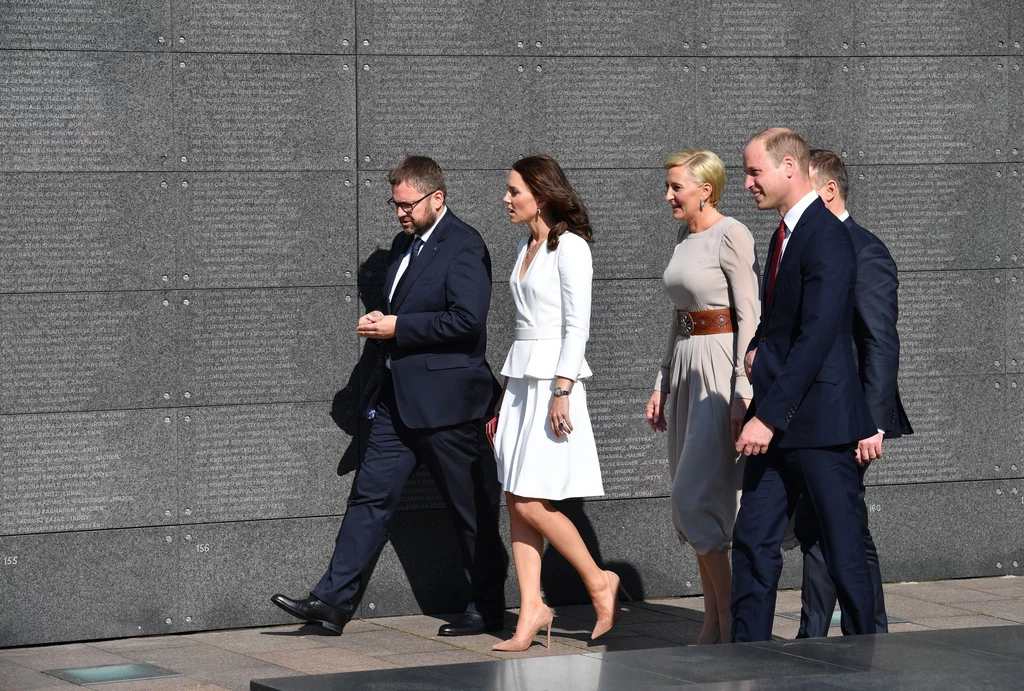 Książę William, księżna Kate i para prezydencka zwiedzali Muzeum Powstania Warszawskiego 