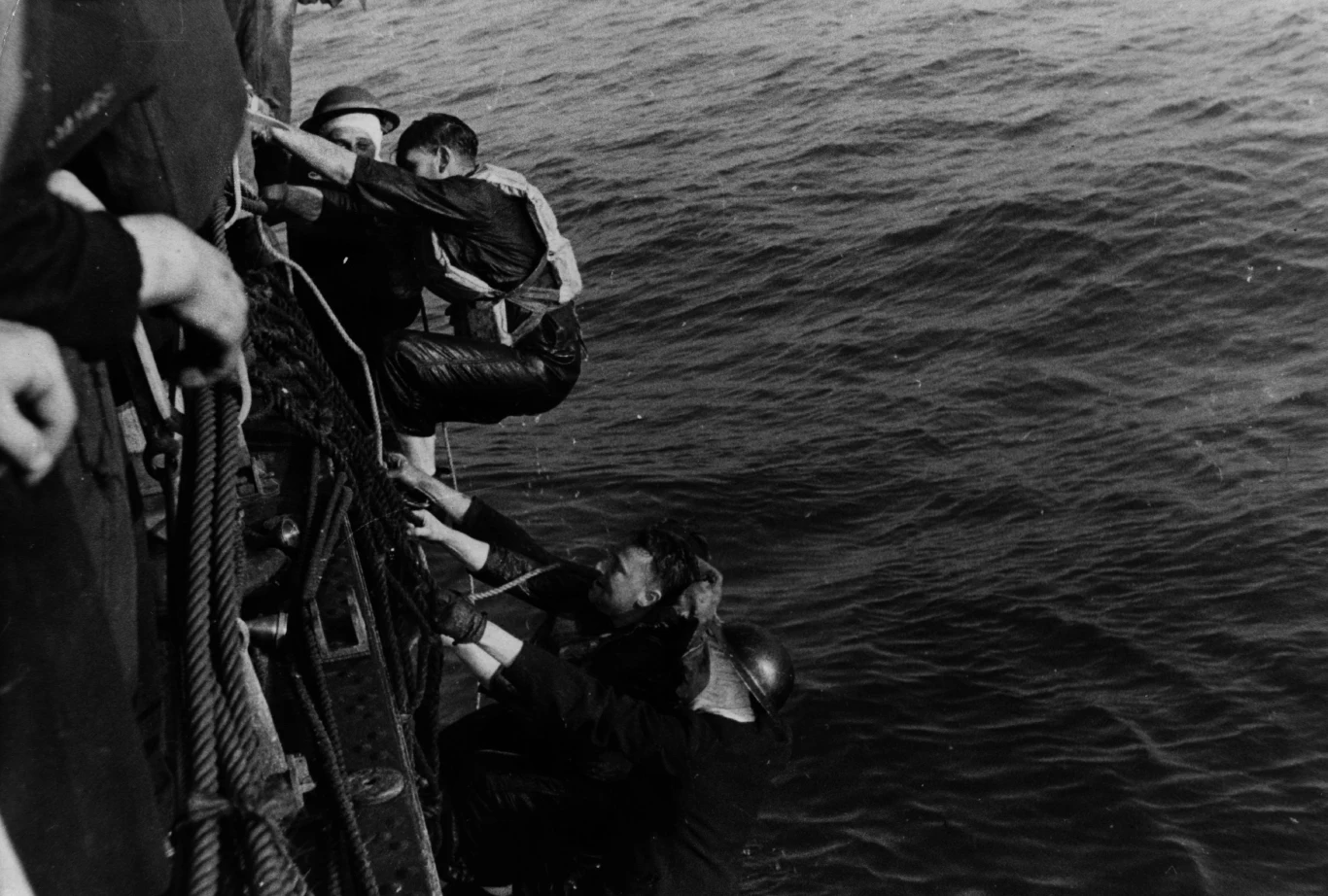 Ewakuacja brytyjskich żołnierzy spod Dunkierki /Picture Post/Hulton Archive/Getty Images